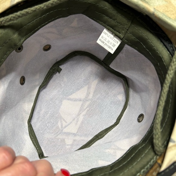 Ripped - Picture 4 of 7